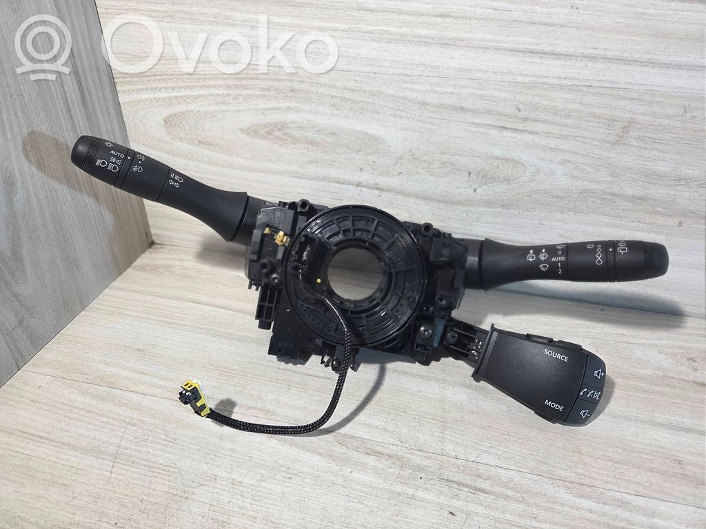 Dacia Sandero III Wiper turn signal indicator stalk/switch 