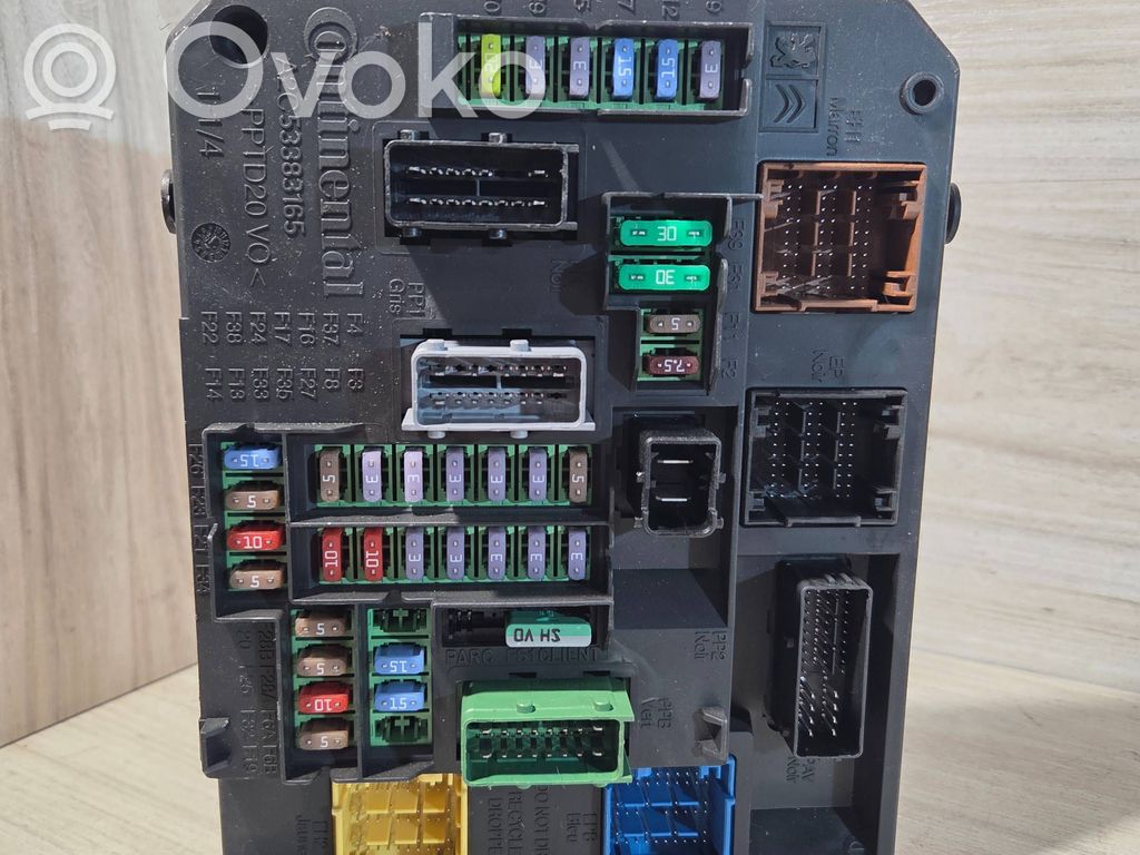 Peugeot 308 Fuse module 