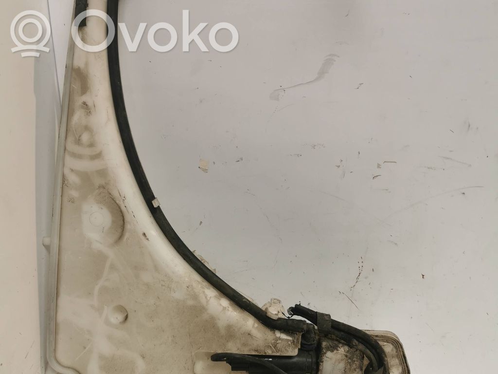 Tuulilasinpesimen nestesäiliö   7124231