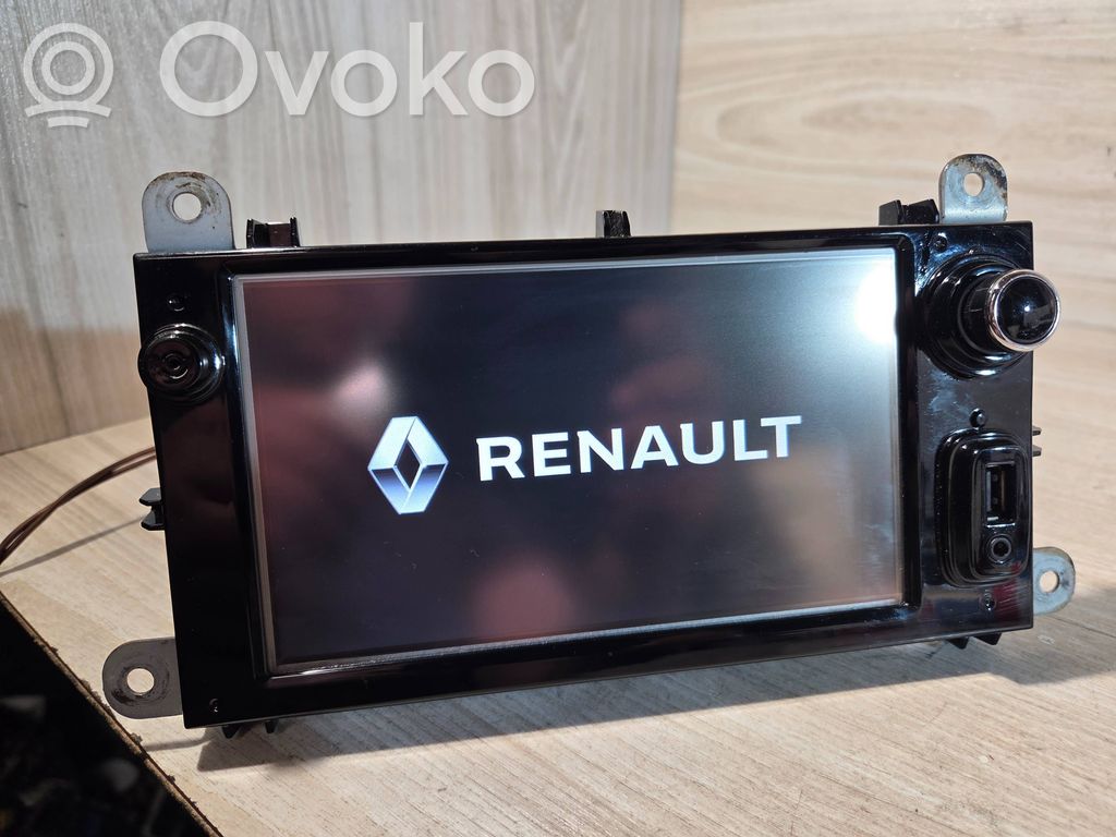Renault Clio IV Panel / Radioodtwarzacz CD/DVD/GPS 