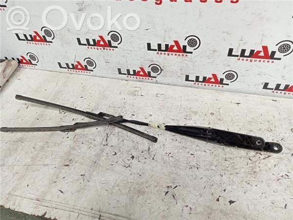 Front wiper blade arm   940C1000