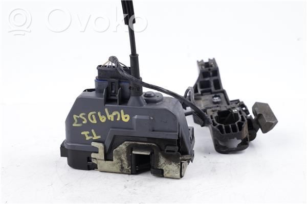 Rear door lock   9152