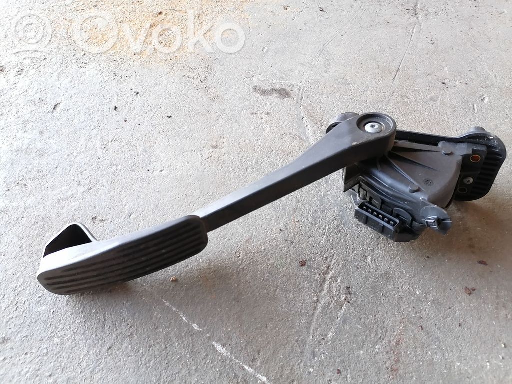 Volvo S60 Kaasupoljin 