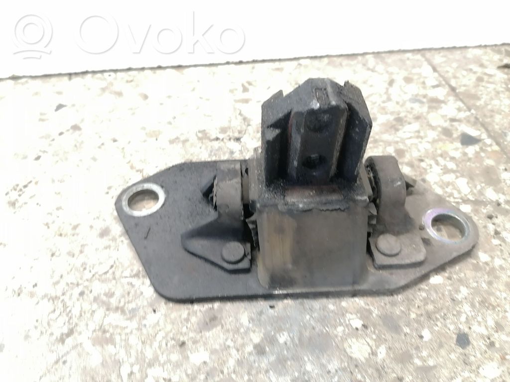Volvo V70 Engine mount bracket 