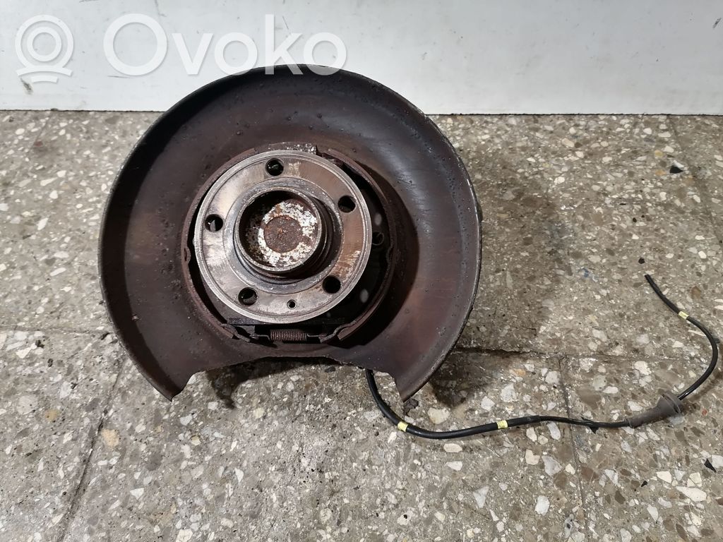 Volvo V70 Cubo de rueda trasera 