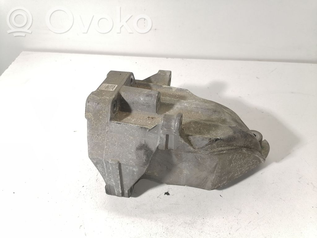 Mercedes-Benz E W212 Engine mounting bracket 