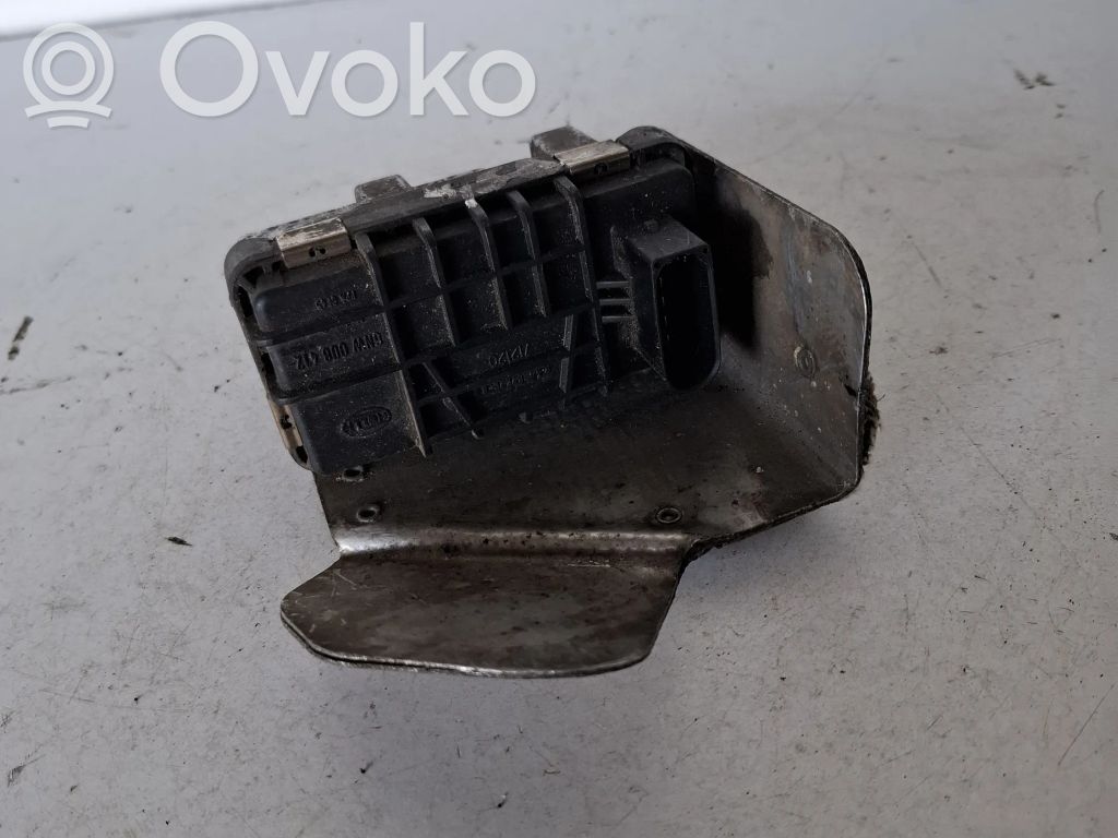 BMW 7 E65 E66 Turbinos elektrinis valdymo aktuatorius 