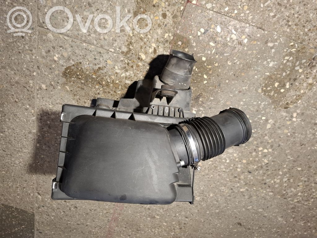 BMW 7 E65 E66 Air filter box 