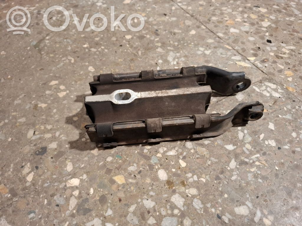 Engine mount bracket   31262935,8G9N6P082BA