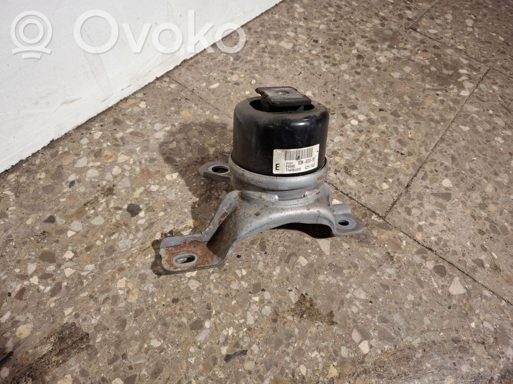 Engine mount bracket   8G9N6F012
