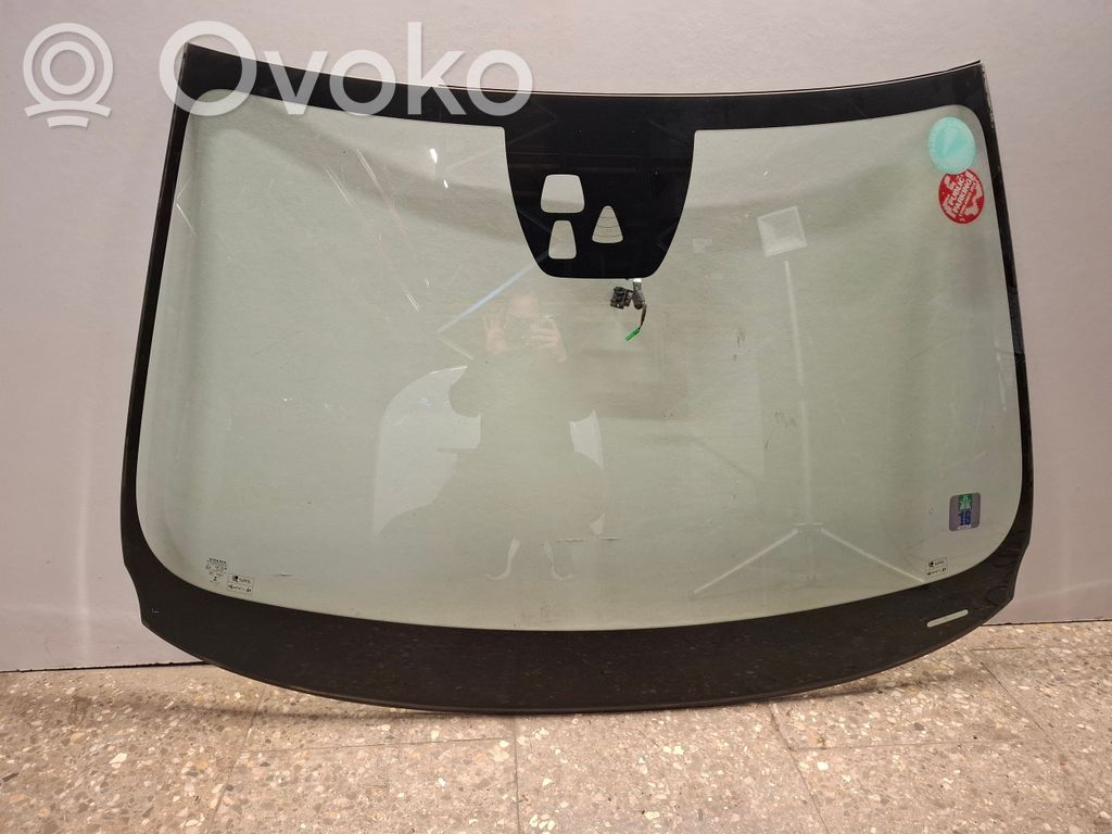 Volvo V60 Front windscreen/windshield window 