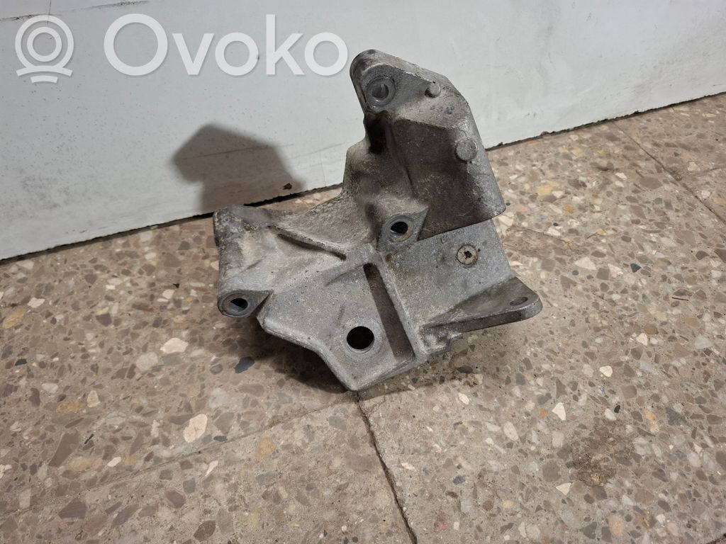Engine mounting bracket   30681951,6G926F030BA