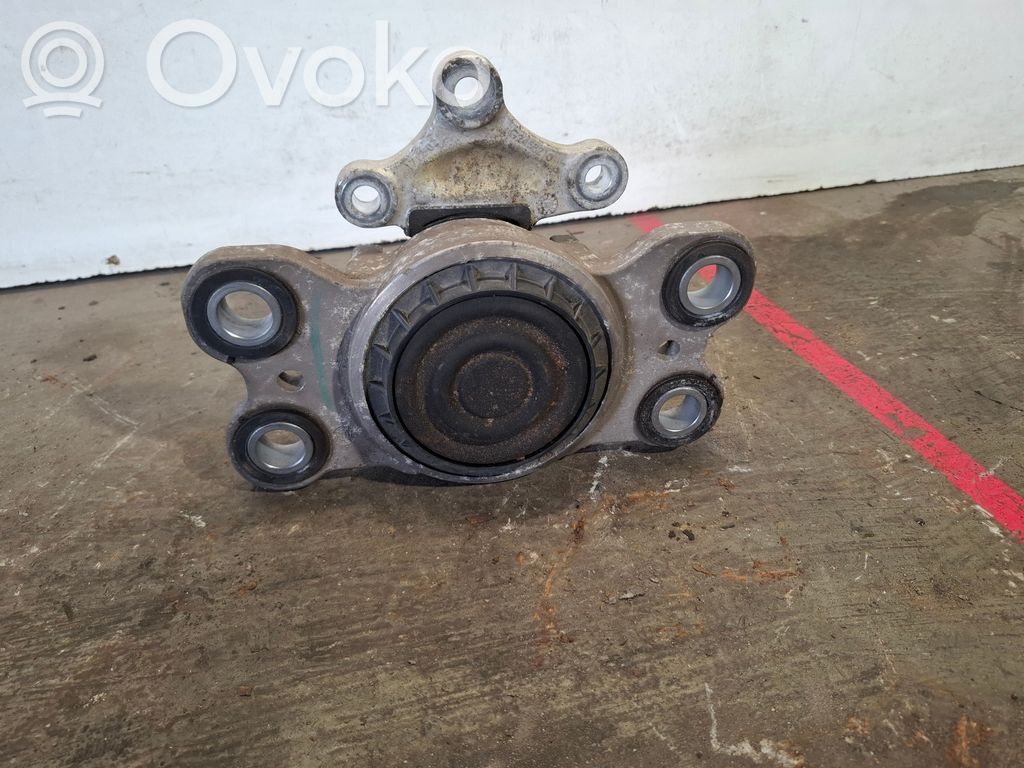 Volvo V70 Engine mount bracket 