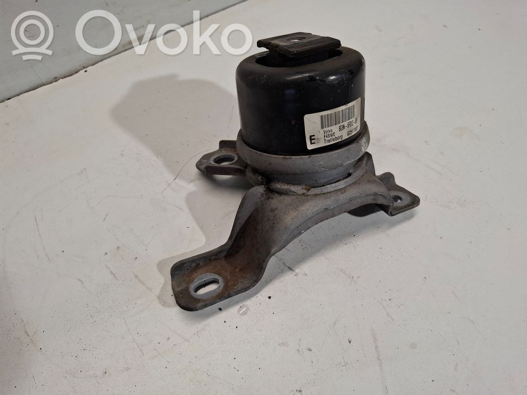 Engine mount bracket   8G9N6F012