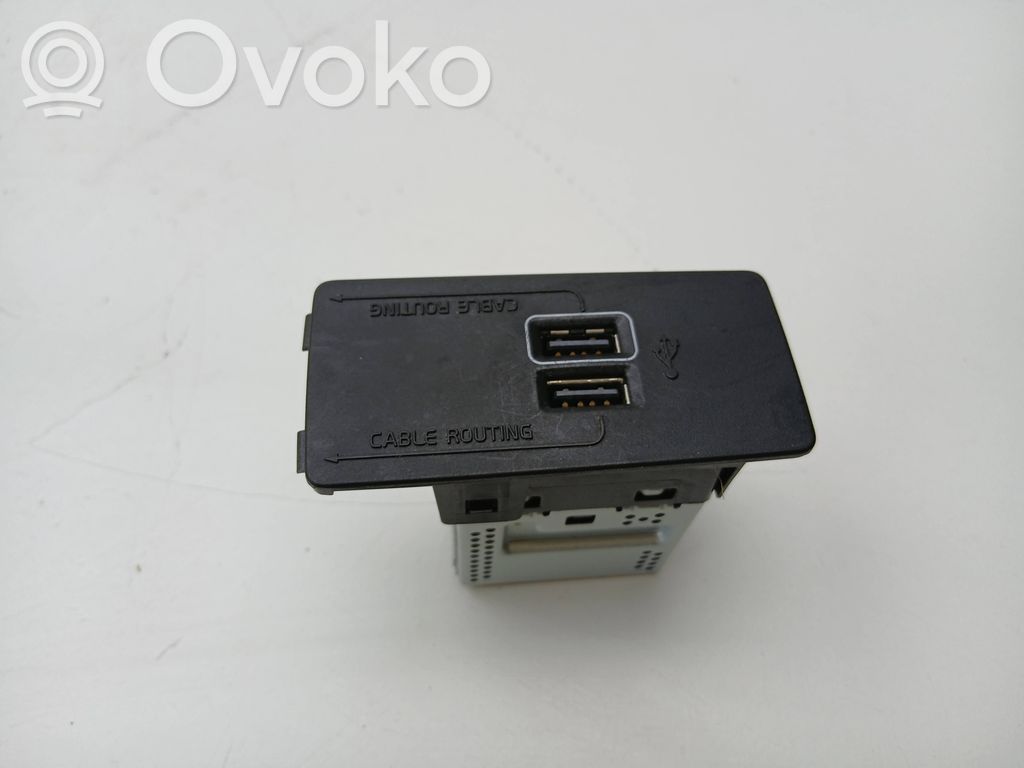 Volvo XC90 USB socket connector 