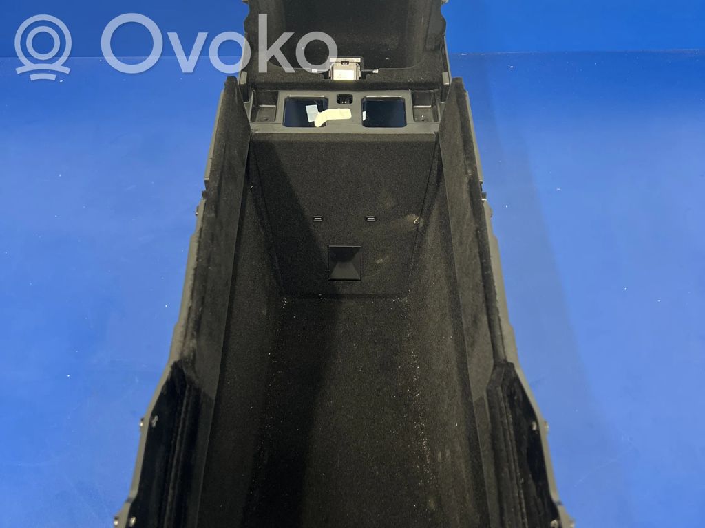 Tesla Model S Keskikonsoli 