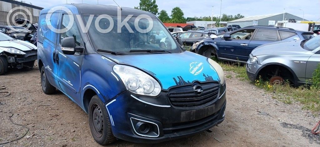 Opel Combo D Передний суппорт 