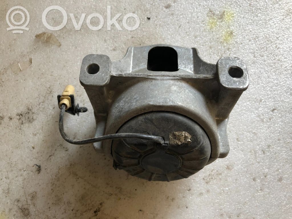 Audi Q5 SQ5 8R Engine mount bracket 