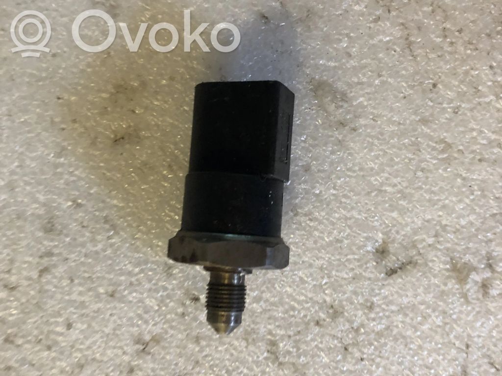 Audi A6 S6 C6 4F Czujnik ciśnienia paliwa 