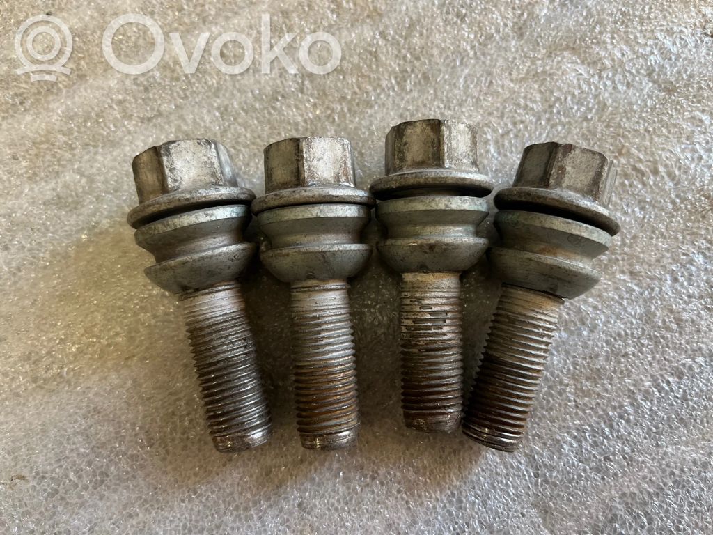 Audi Q7 4L Mutterit/pultit 