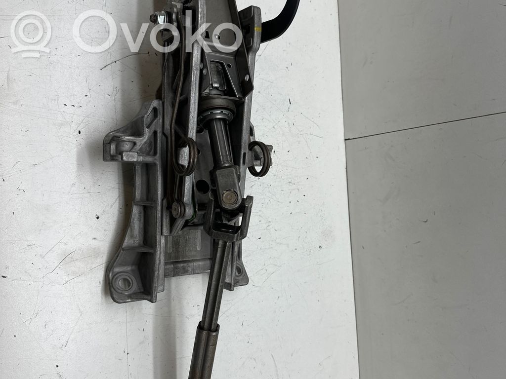 Volvo V50 Steering wheel axle 