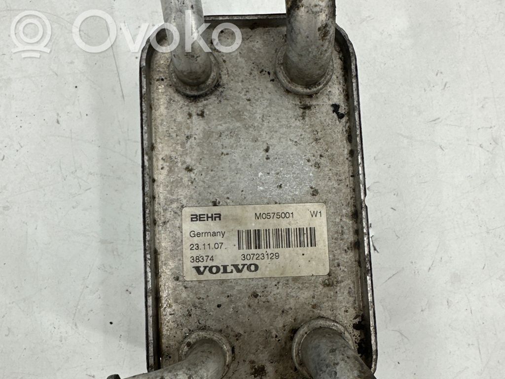 Volvo V50 Oil filter mounting bracket 