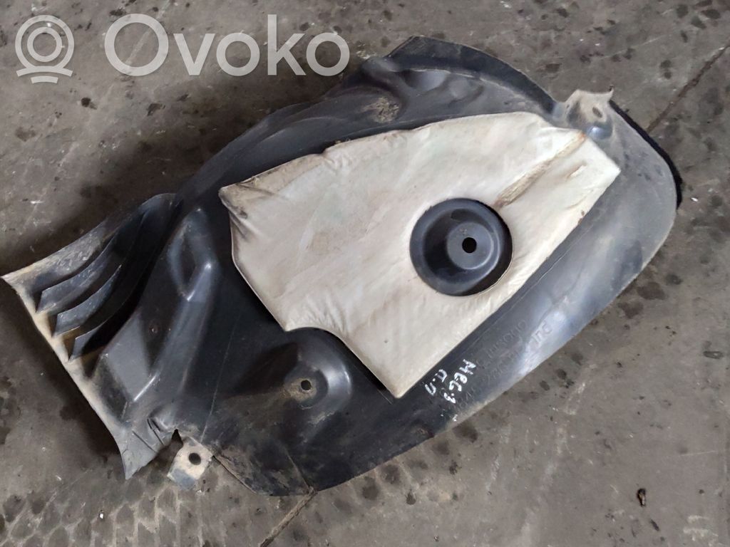 Renault Megane III Nadkole przednie 