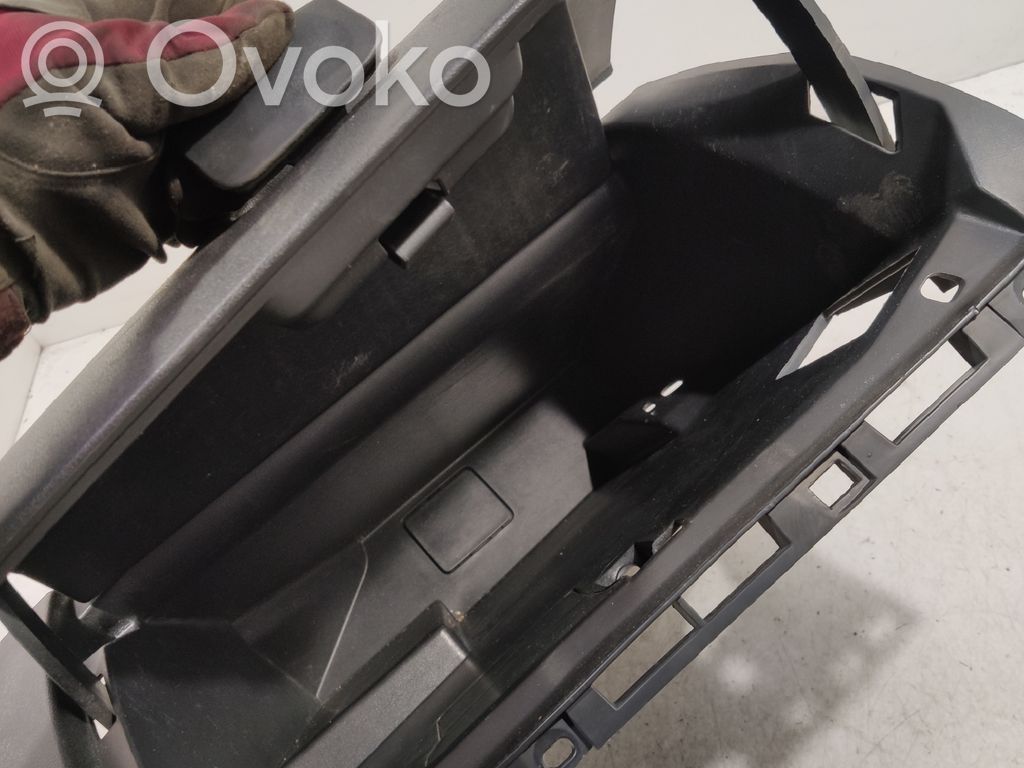 Renault Clio III Daiktadėžės (bordačioko) komplektas 