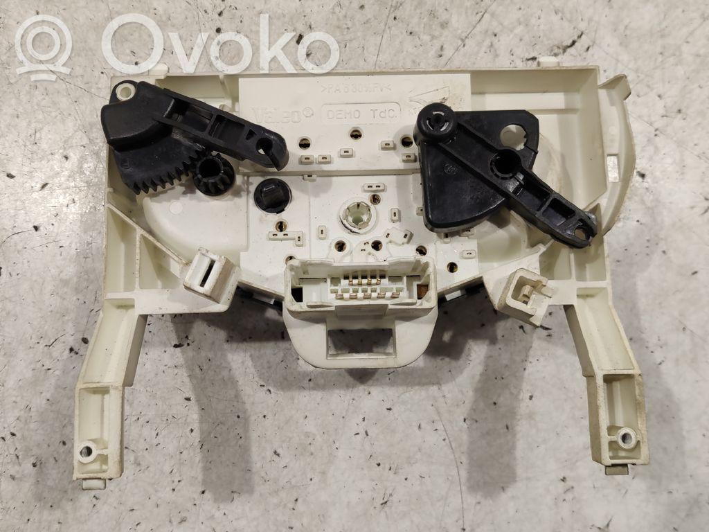 Renault Trafic II (X83) Climate control unit 