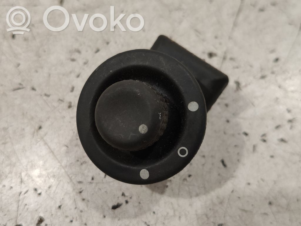 Renault Megane II Wing mirror control module 
