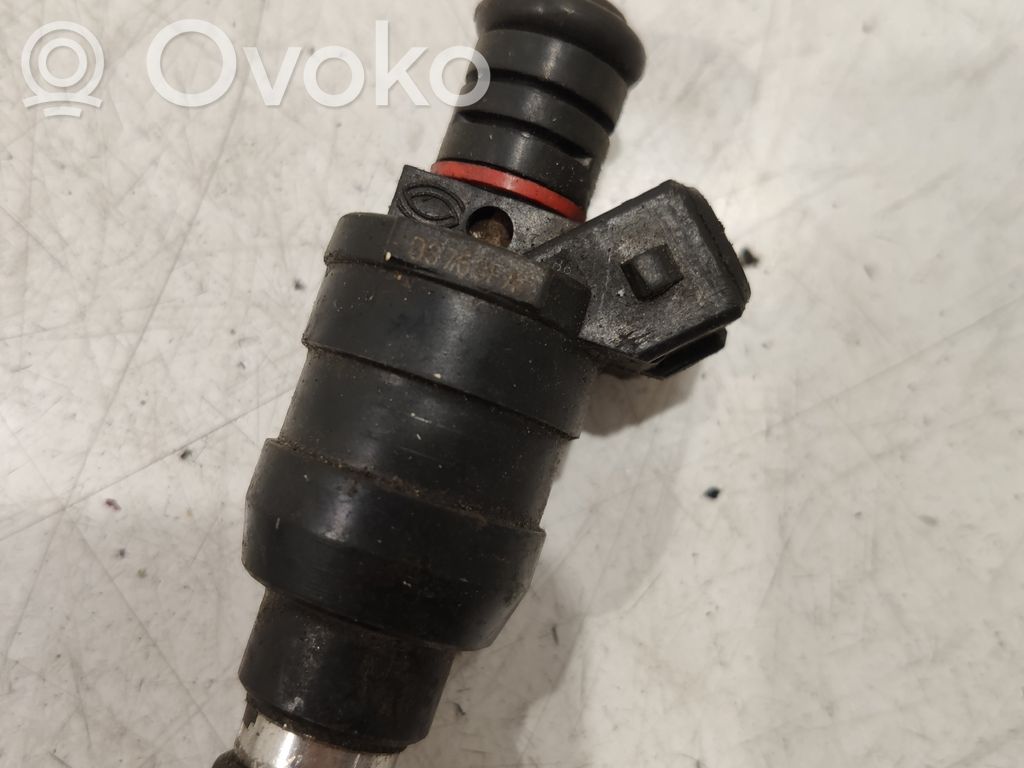BMW 7 E38 Fuel injector 