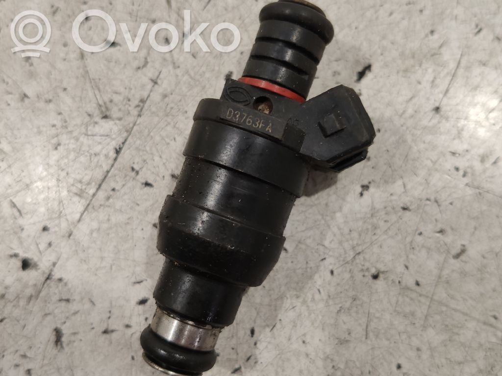 BMW 7 E38 Fuel injector 