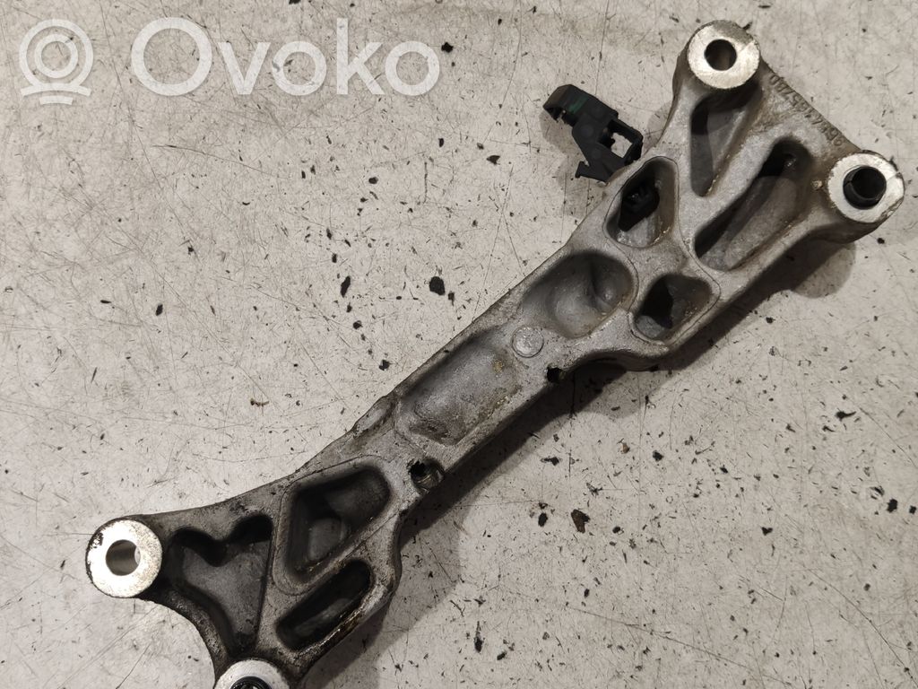 Peugeot 207 Engine mounting bracket 