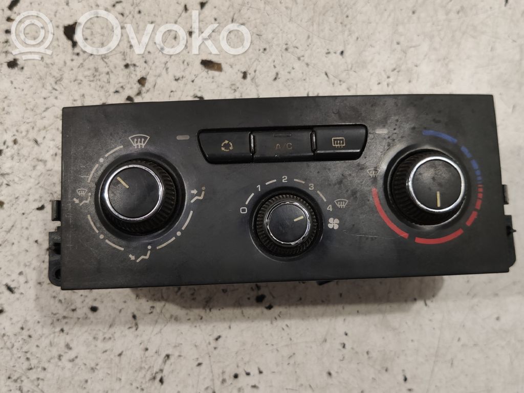 Peugeot 207 Climate control unit 