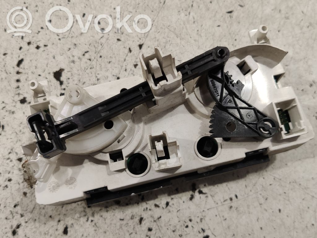 Peugeot 308 Climate control unit 