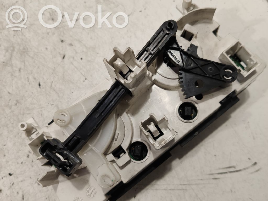 Peugeot 308 Climate control unit 