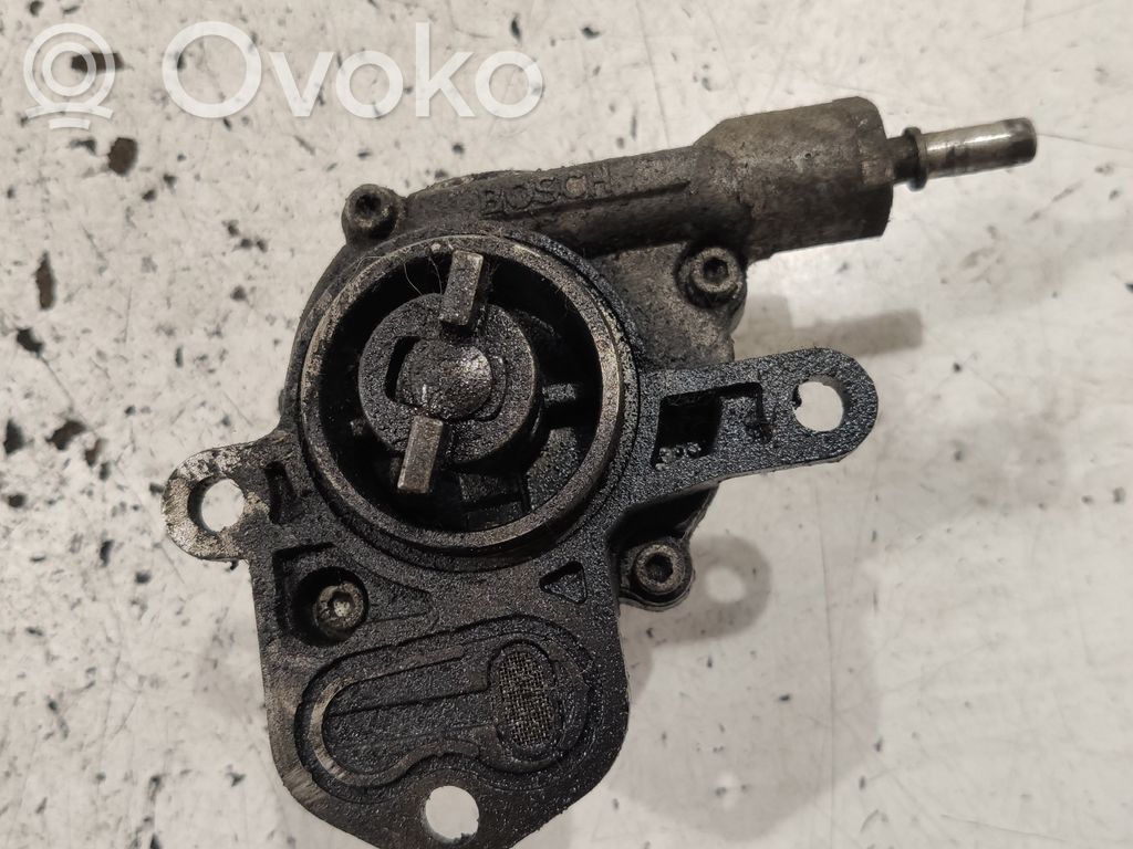 Vacuum pump   D143