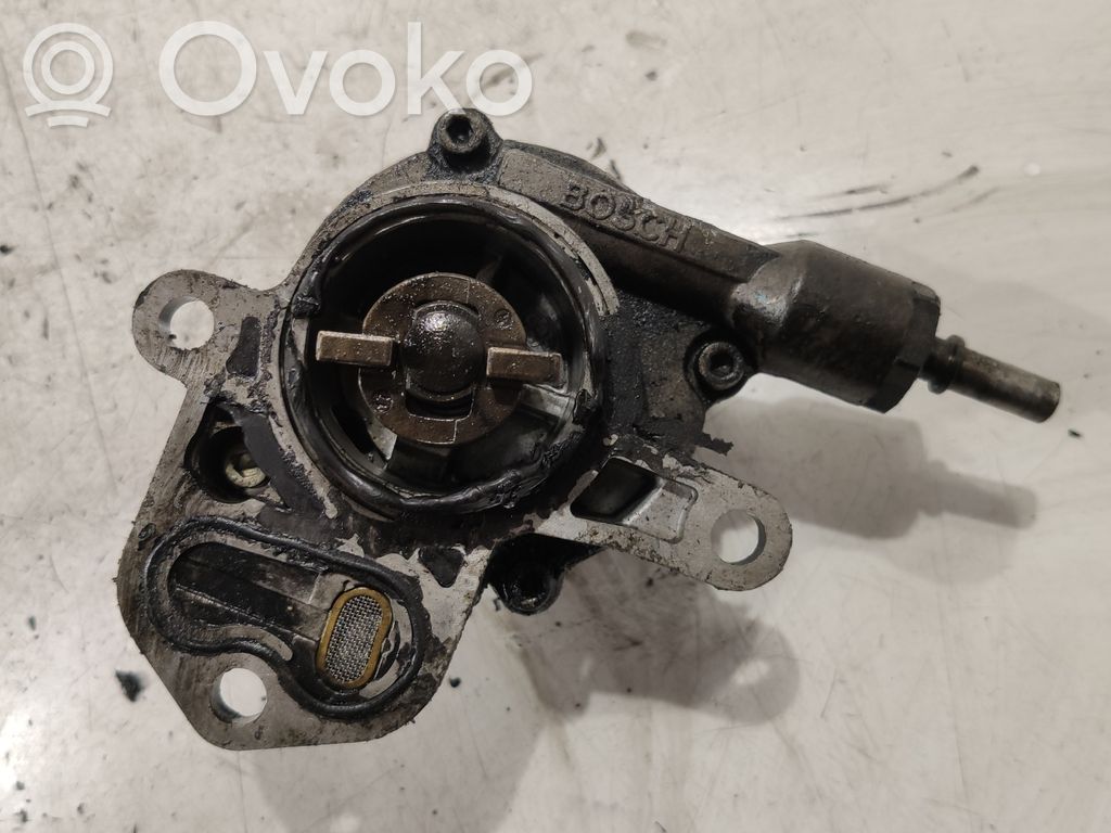 Vacuum pump   D143