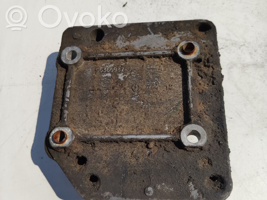 Peugeot 307 A/C compressor mount bracket 
