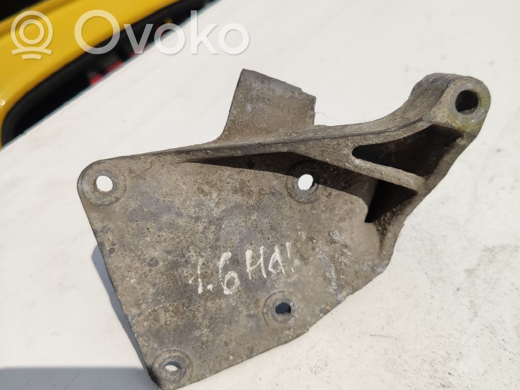 Citroen Berlingo Engine mounting bracket 