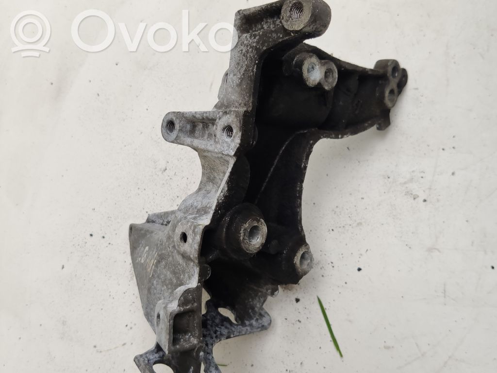 Peugeot 307 Generator/alternator bracket 