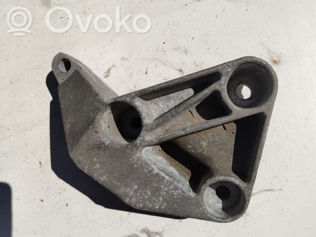 Renault Megane II Engine mounting bracket 