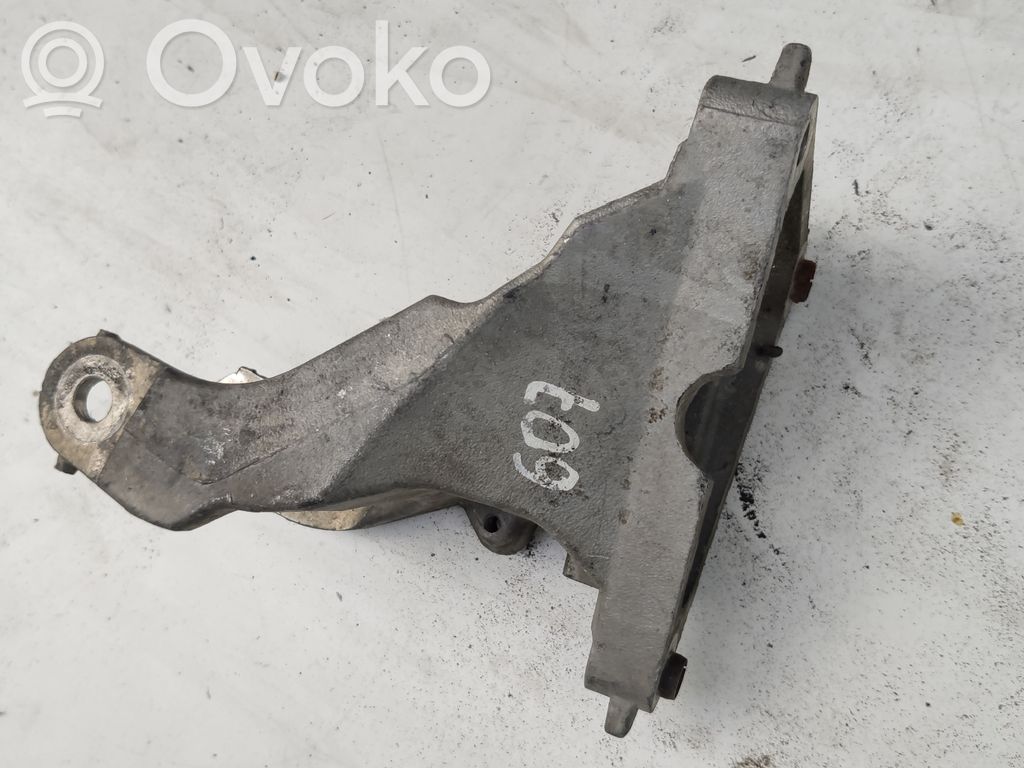 Peugeot 607 Gearbox mounting bracket 