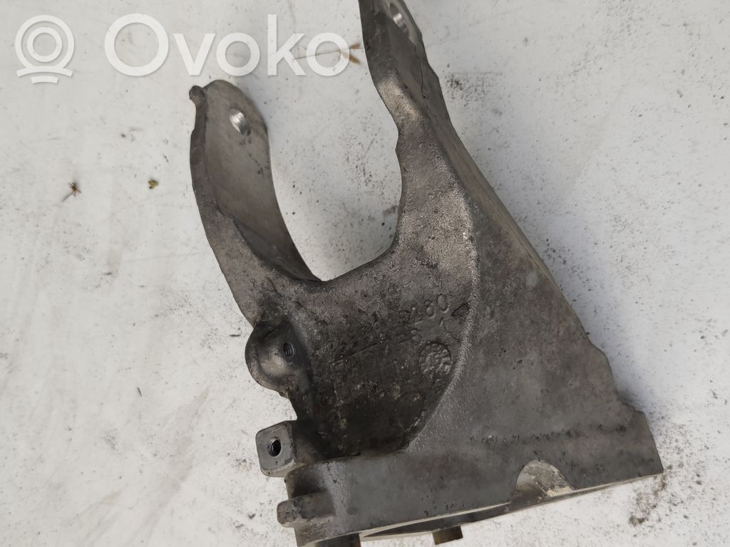 Peugeot 607 Gearbox mounting bracket 