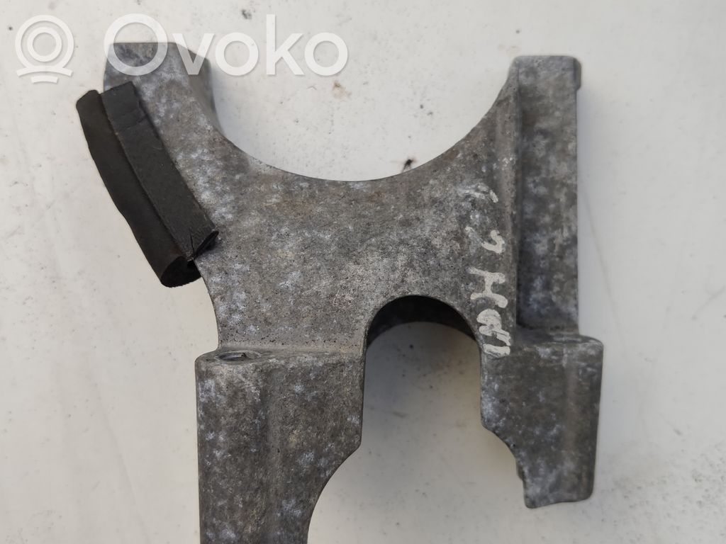 Peugeot 607 Fuel pump bracket 