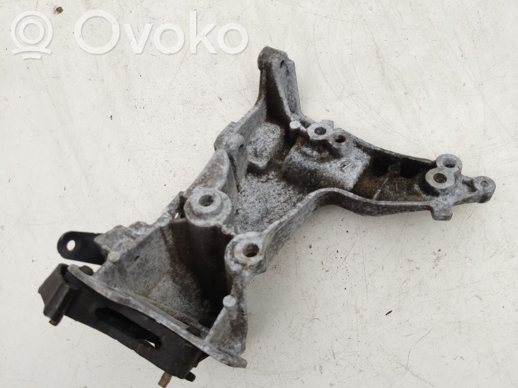 Peugeot 307 Generator/alternator bracket 