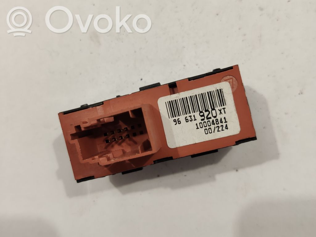 Citroen C3 Picasso Central locking switch button 