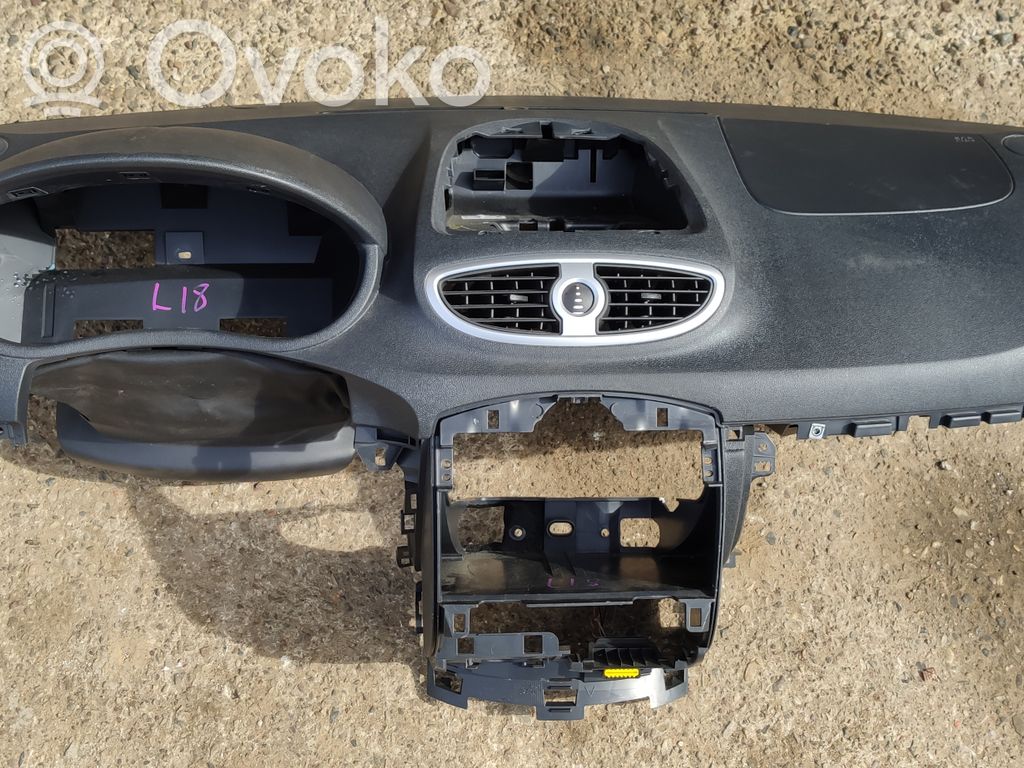 Renault Clio III Dashboard 