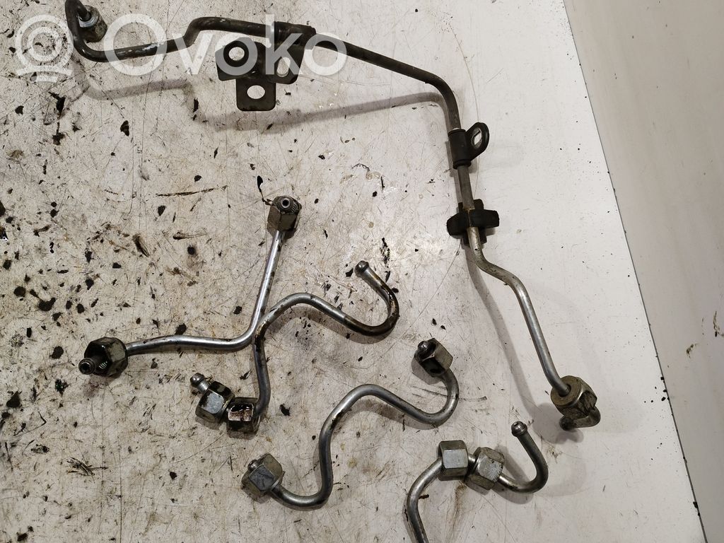 Nissan X-Trail T31 Fuel injector supply line/pipe 