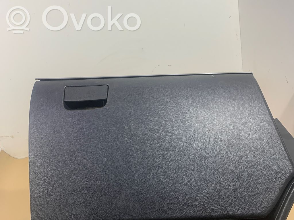 Mazda 3 II Daiktadėžės (bordačioko) komplektas 